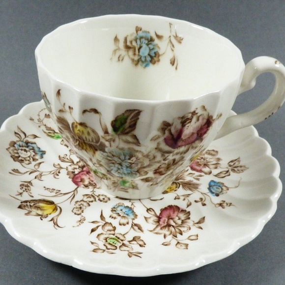 Johnson Brothers Staffordshire Bouquet floral pattern Tea Cup & Saucer Set - Picture 2 of 6